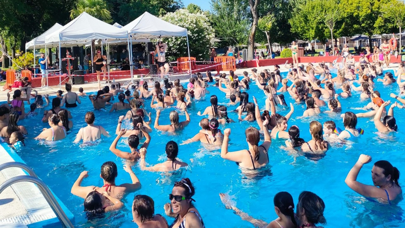 Fiesta en la piscina de Pinto el viernes 12 de julio.