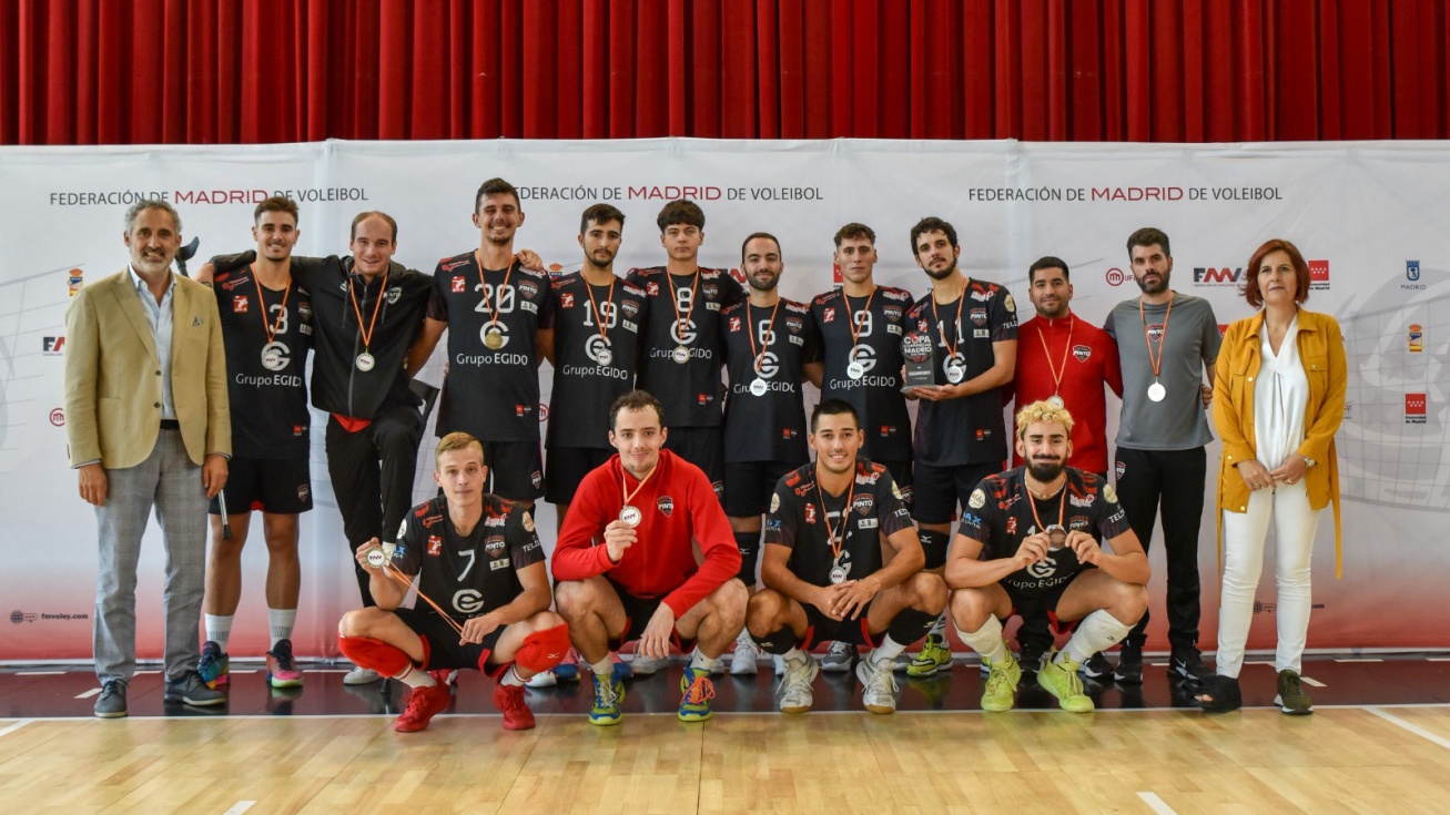 El Grupo Egido Pinto con las medallas de plata de la Copa de la Comunidad de Madrid.