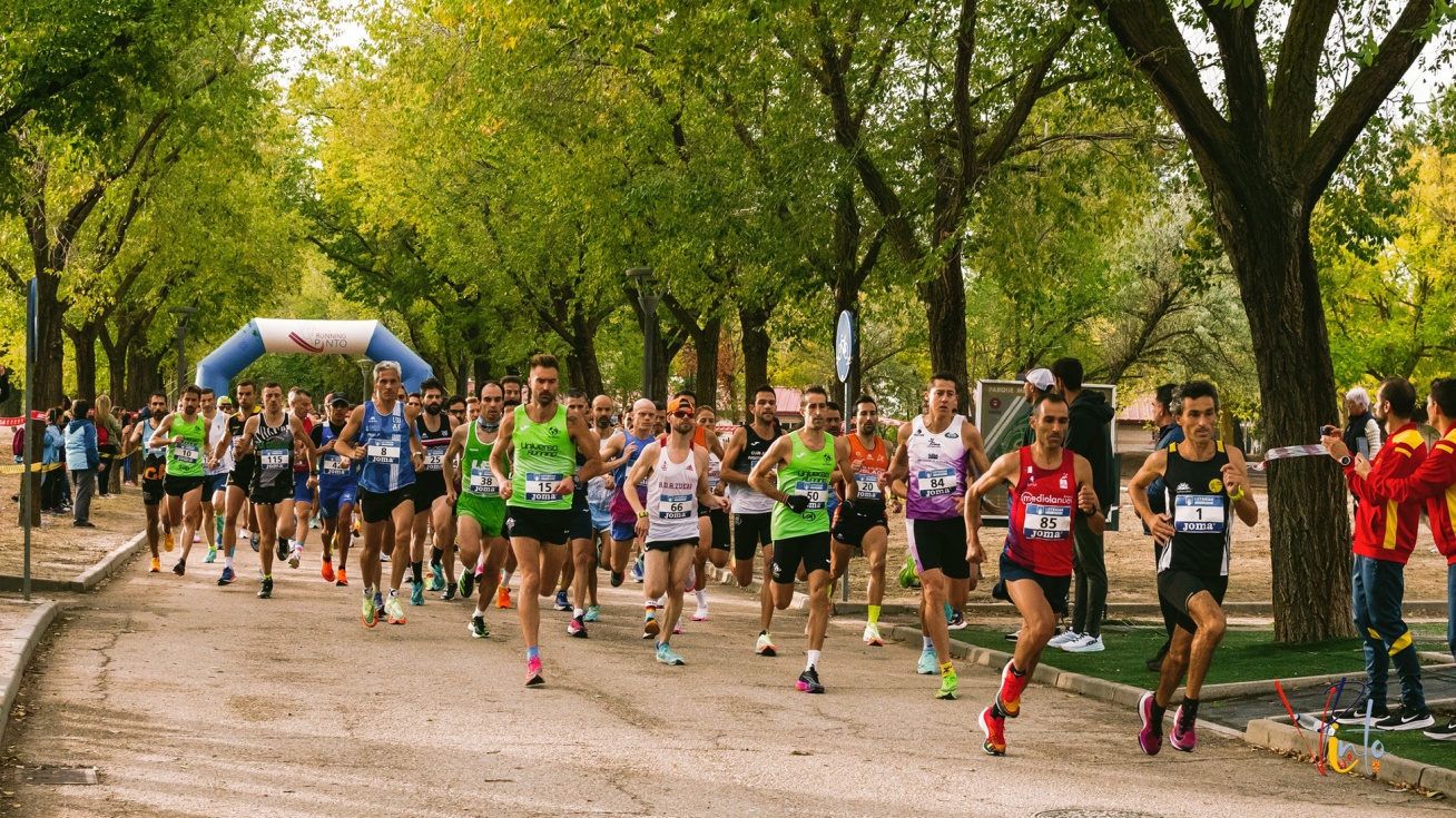 La salida de una de las carreras organizadas por el club Running Pinto.