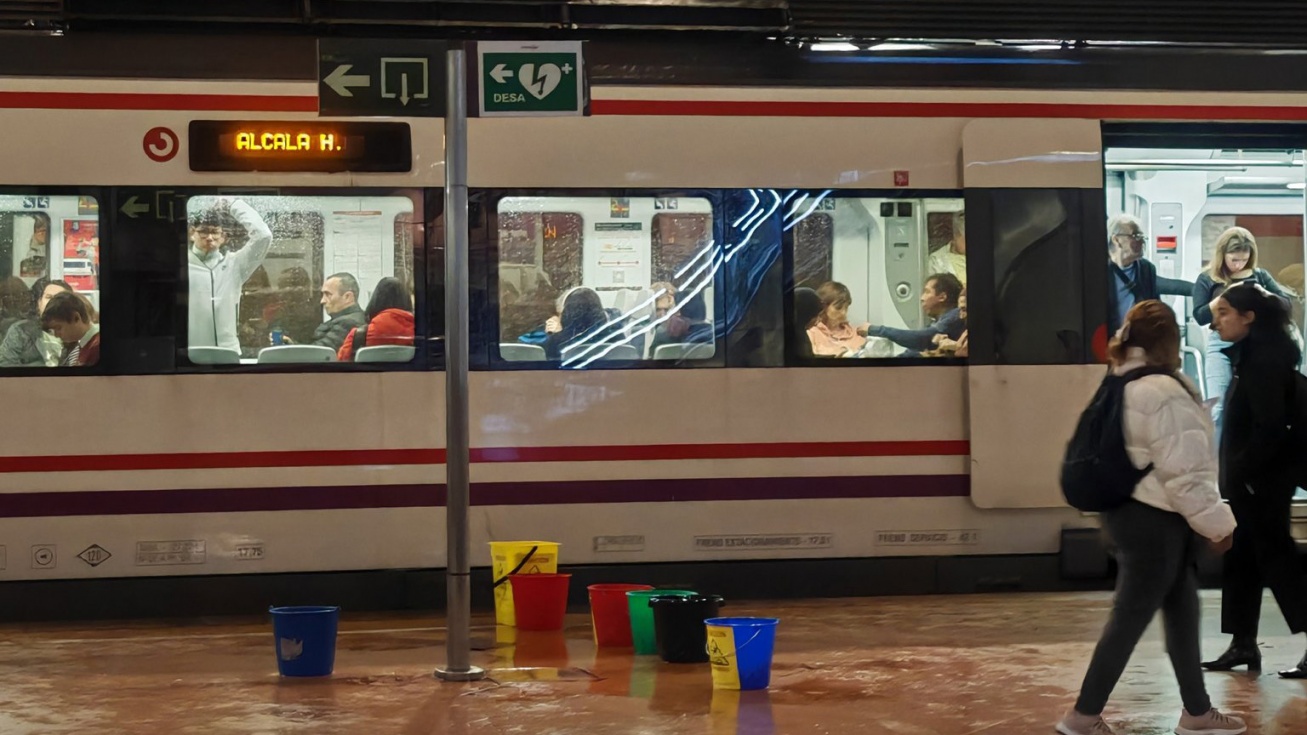 Goteras en Atocha | Fotografía de @EduVCF 29 (usuario de X).