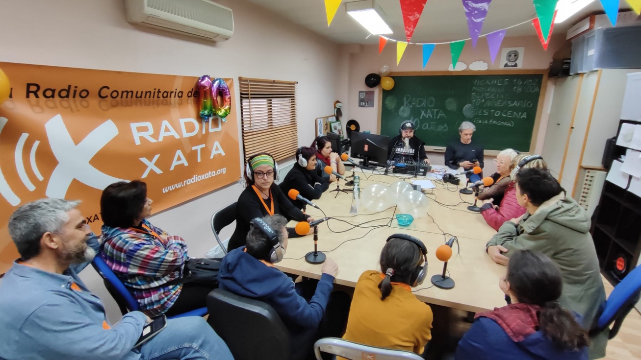Celebración del aniversario de Radio Xata.