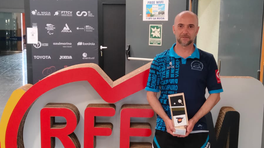 Fransuá con el trofeo.