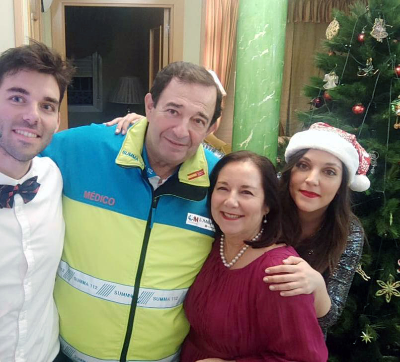 Alberto junto a su mujer, Esperanza, y sus dos hijos, Casandra y Leonardo.